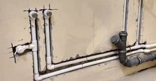 Штробление стен под трубы водоснабжения в Старом Осколе - доступные цены от 525 руб